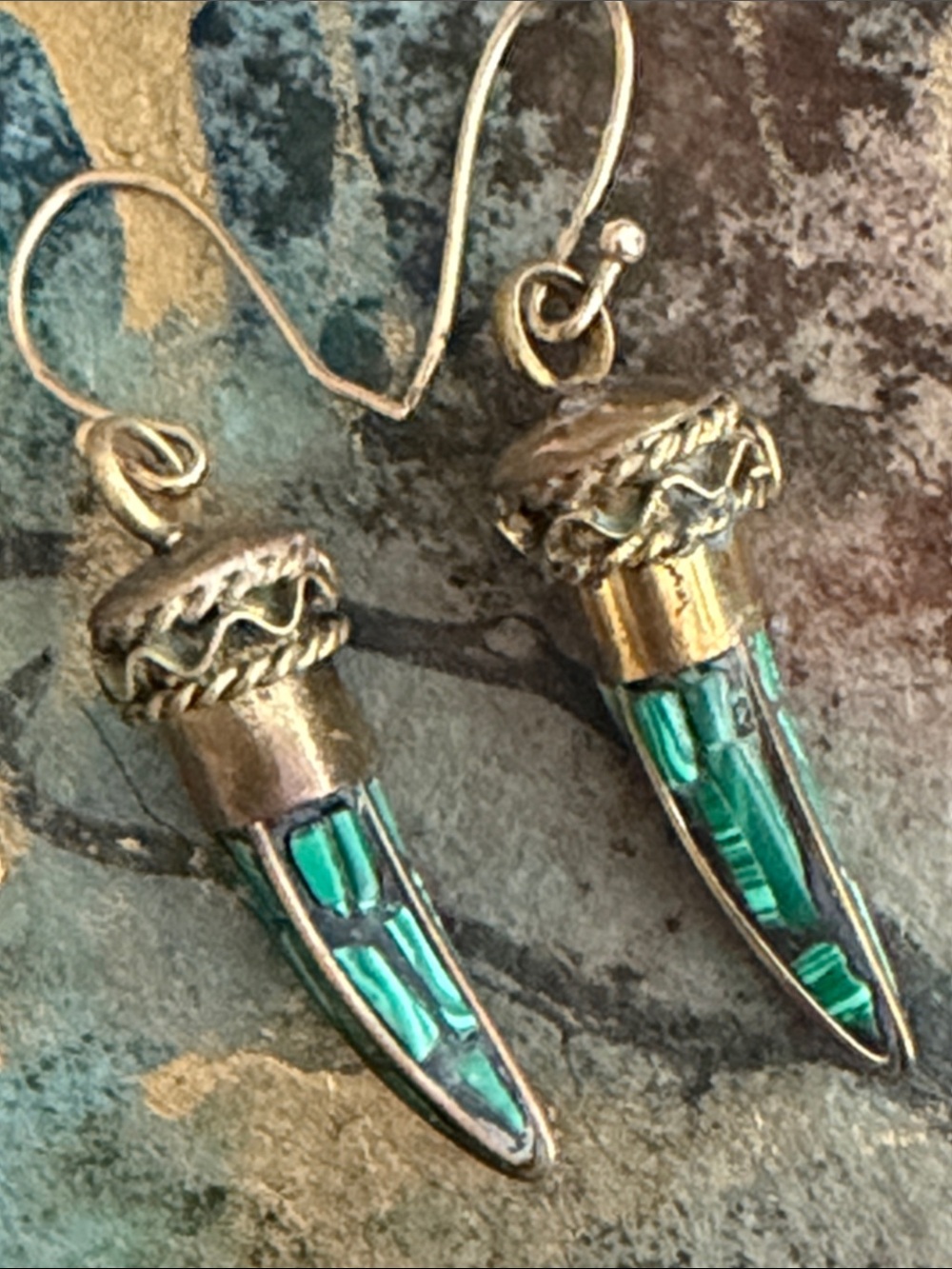 Vintage rare malachite mosaic horn pierced earrings ornate detailed workmanship - Picture 6 of 8
